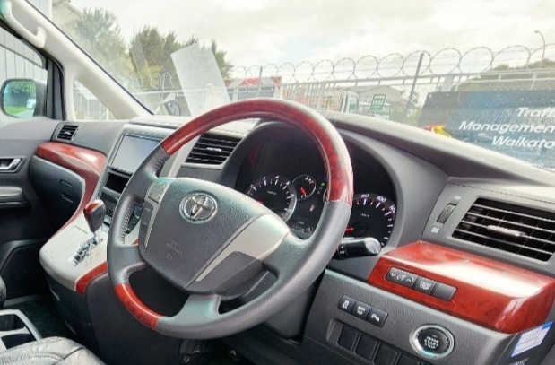 2009 Toyota Vellfire thumbnail