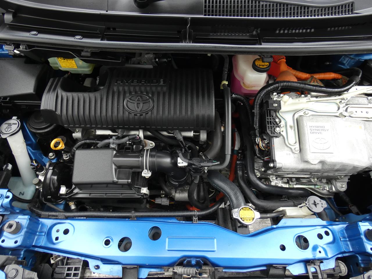 2016 Toyota Sienta thumbnail