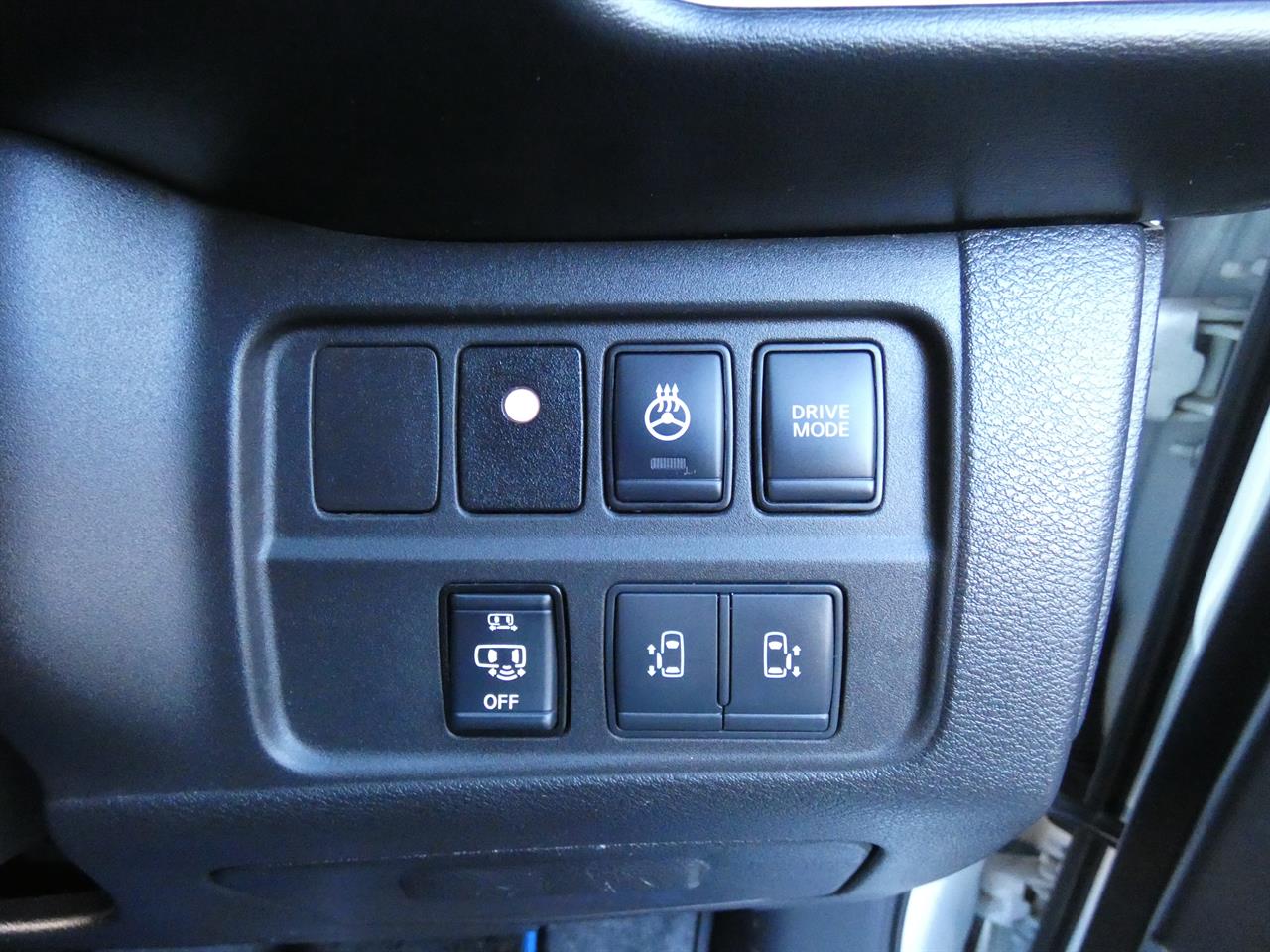 2019 Nissan SERENA thumbnail
