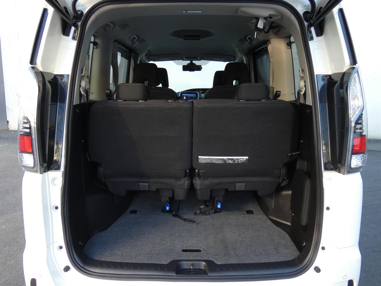 2019 Nissan SERENA thumbnail