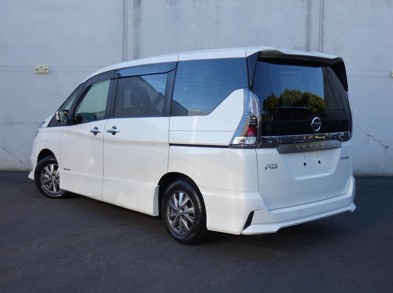 2019 Nissan SERENA thumbnail