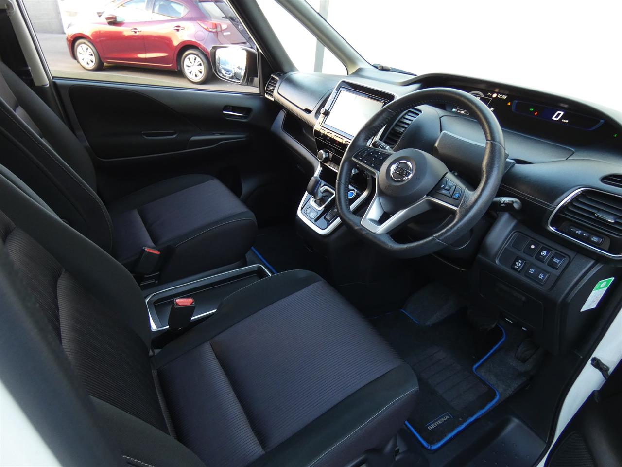 2019 Nissan SERENA thumbnail
