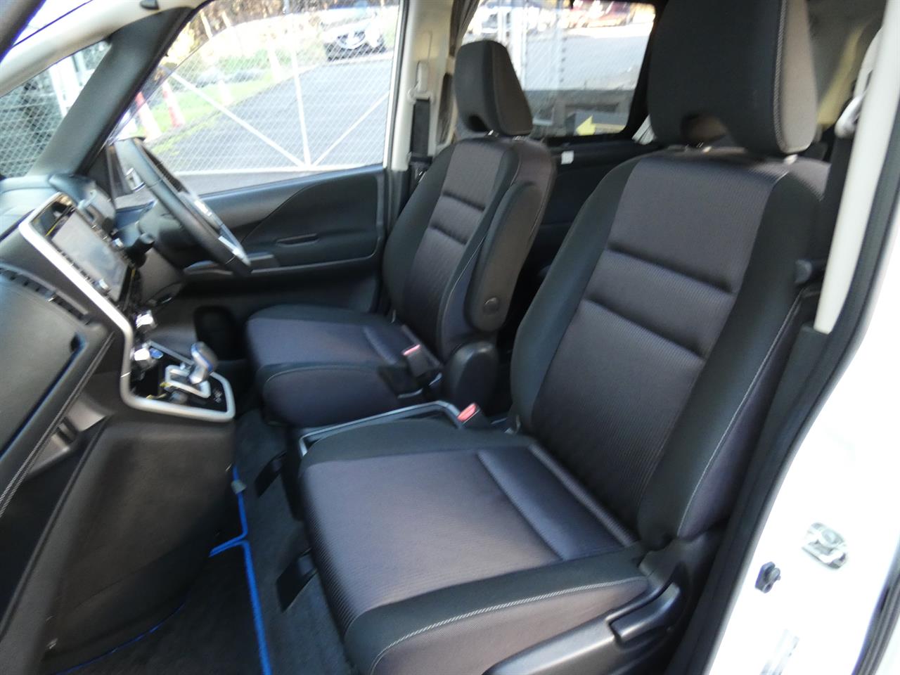 2019 Nissan SERENA thumbnail