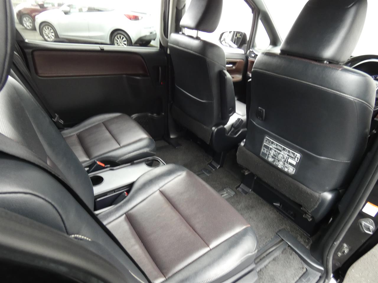 2015 Toyota Esquire thumbnail