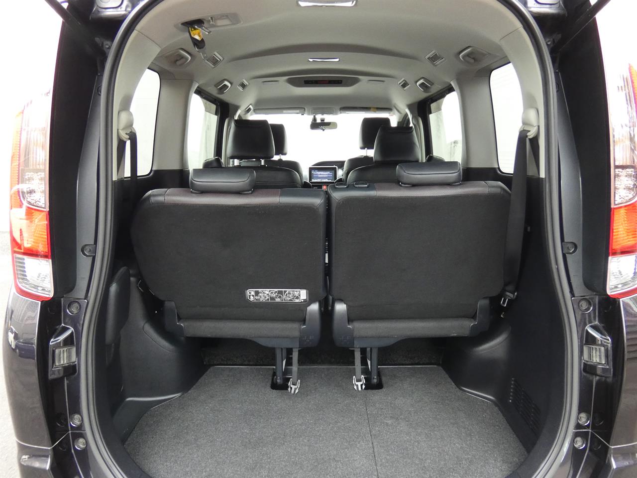 2015 Toyota Esquire thumbnail