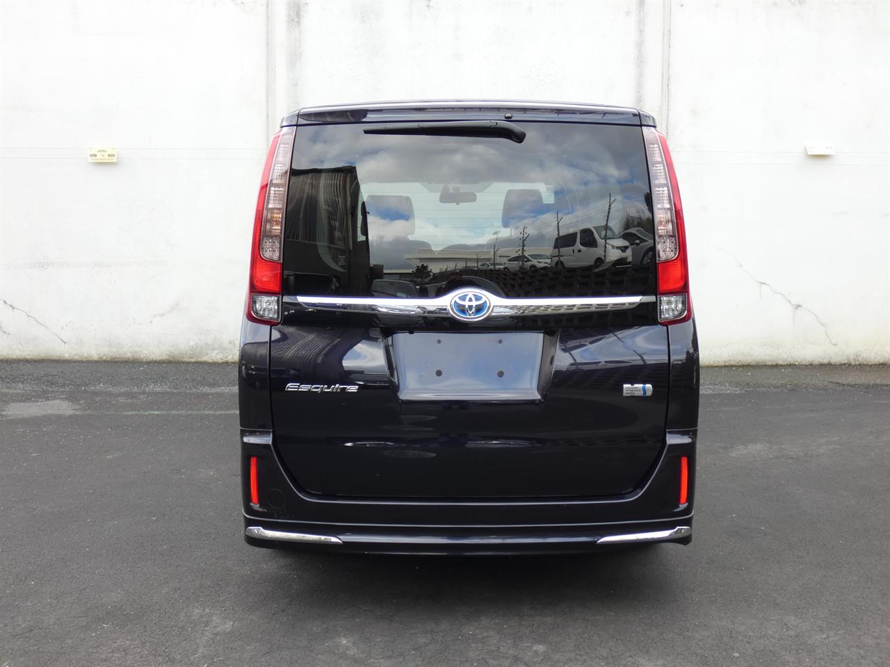 2015 Toyota Esquire thumbnail