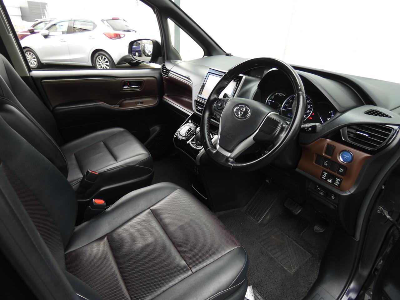 2015 Toyota Esquire thumbnail