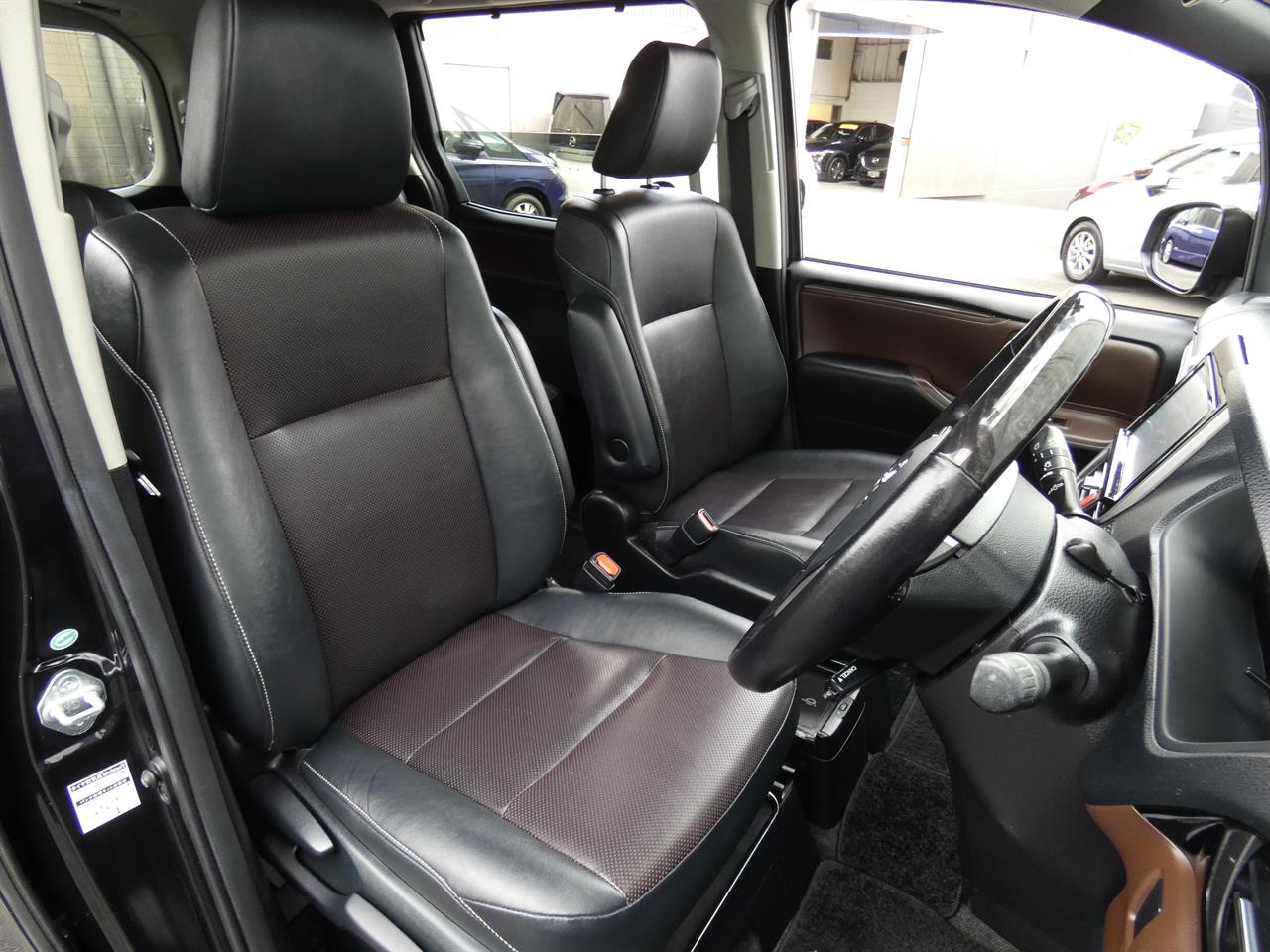 2015 Toyota Esquire thumbnail