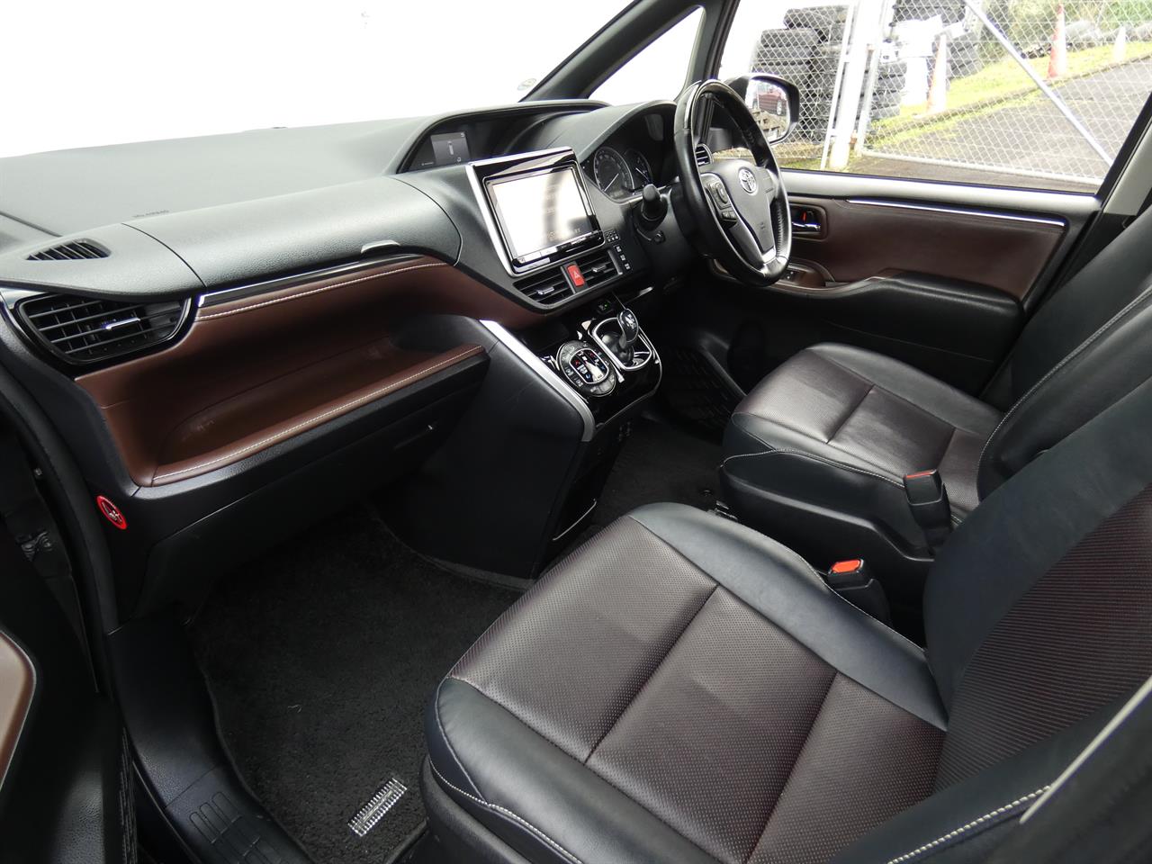2015 Toyota Esquire thumbnail