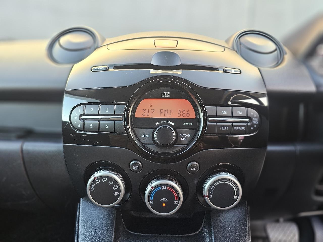 2013 Mazda Demio thumbnail