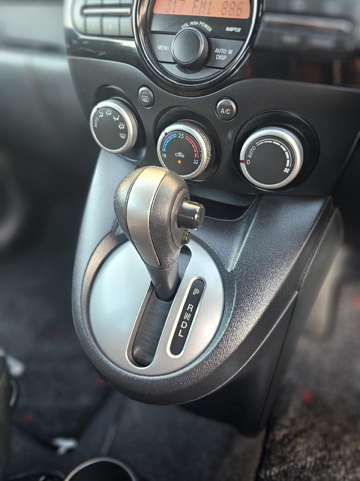 2013 Mazda Demio thumbnail