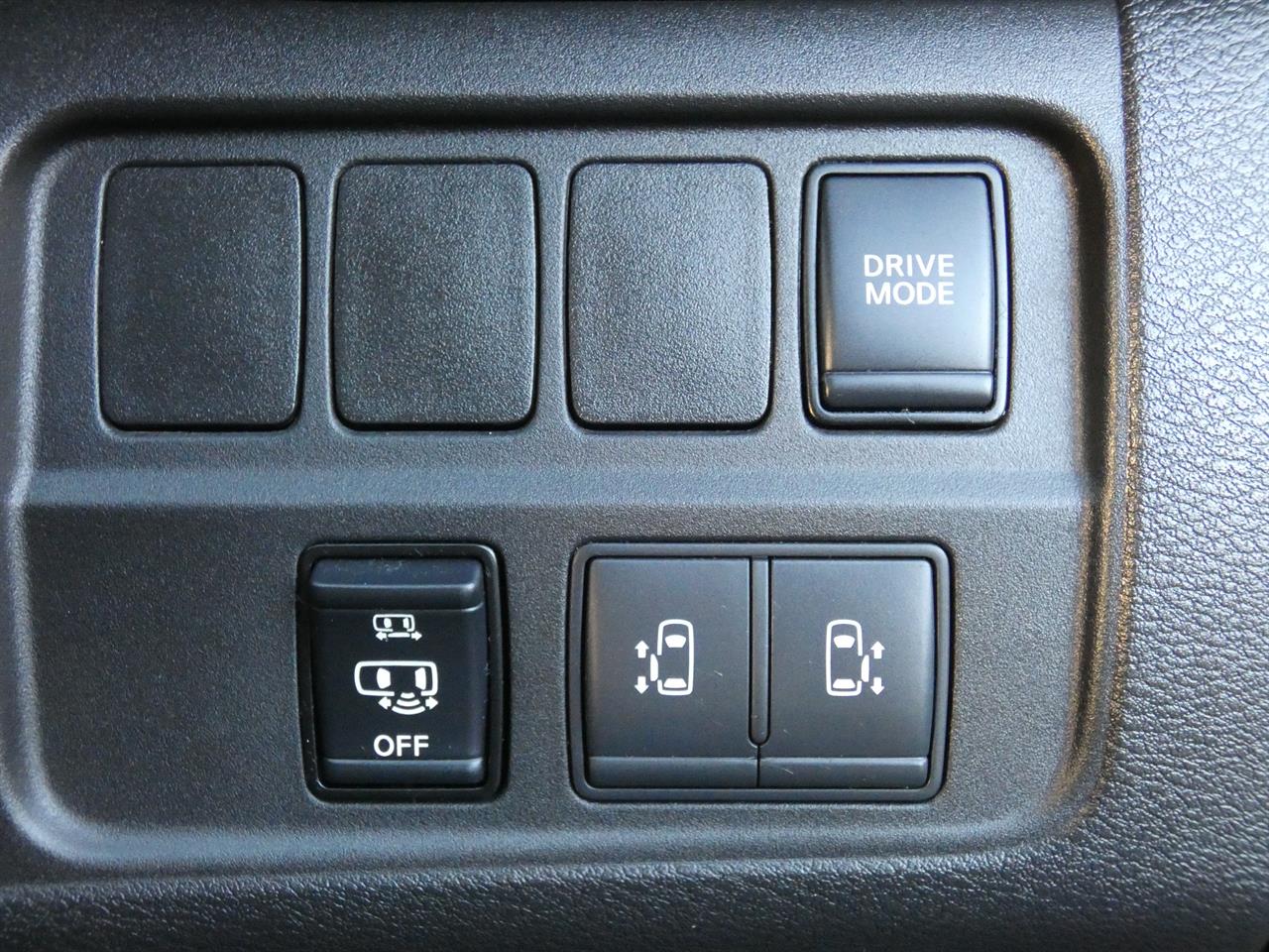 2019 Nissan SERENA thumbnail