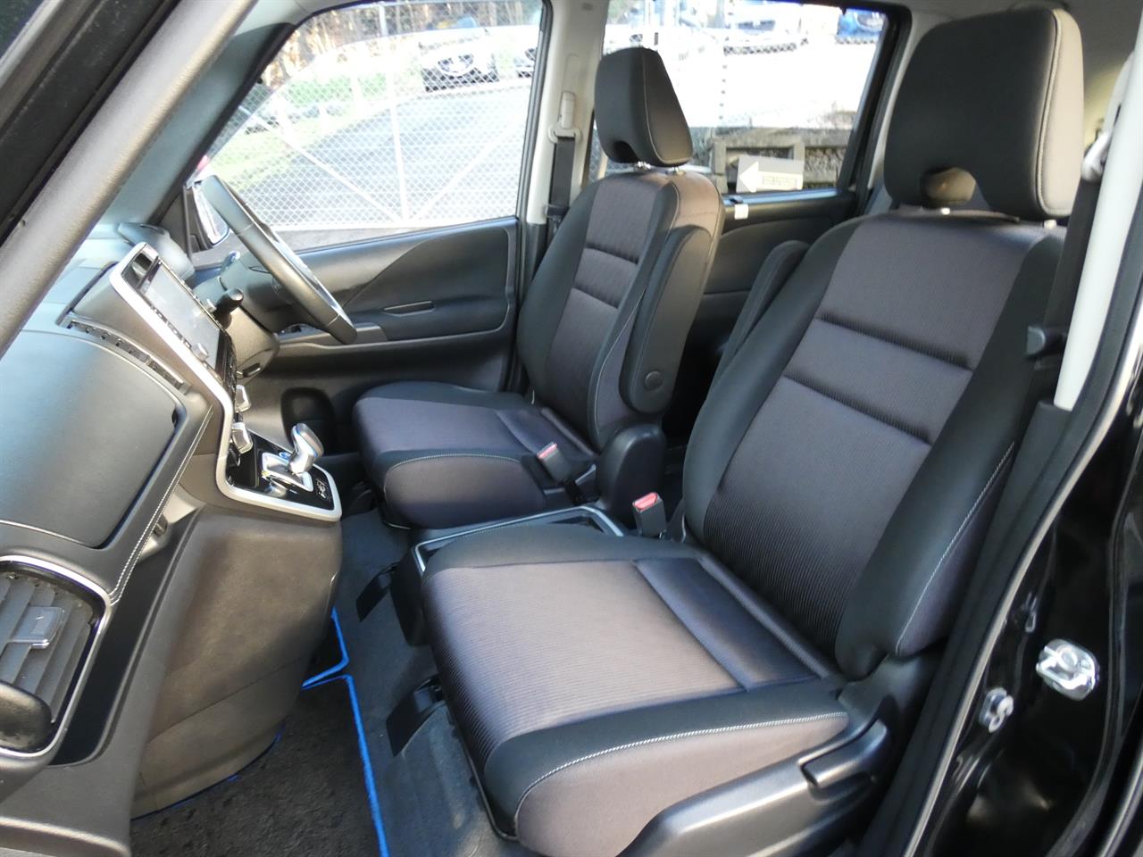 2019 Nissan SERENA thumbnail