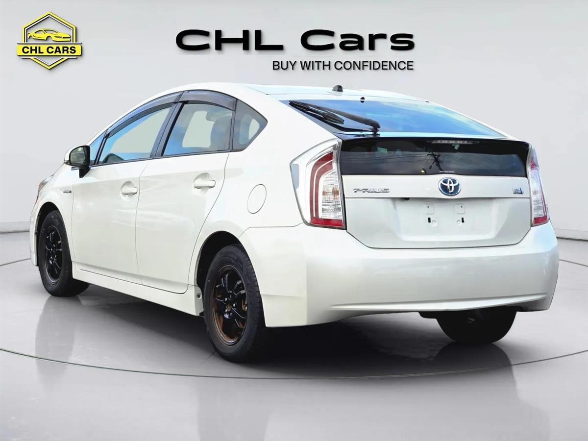 2014 Toyota Prius thumbnail