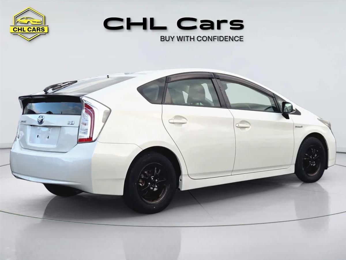 2014 Toyota Prius thumbnail