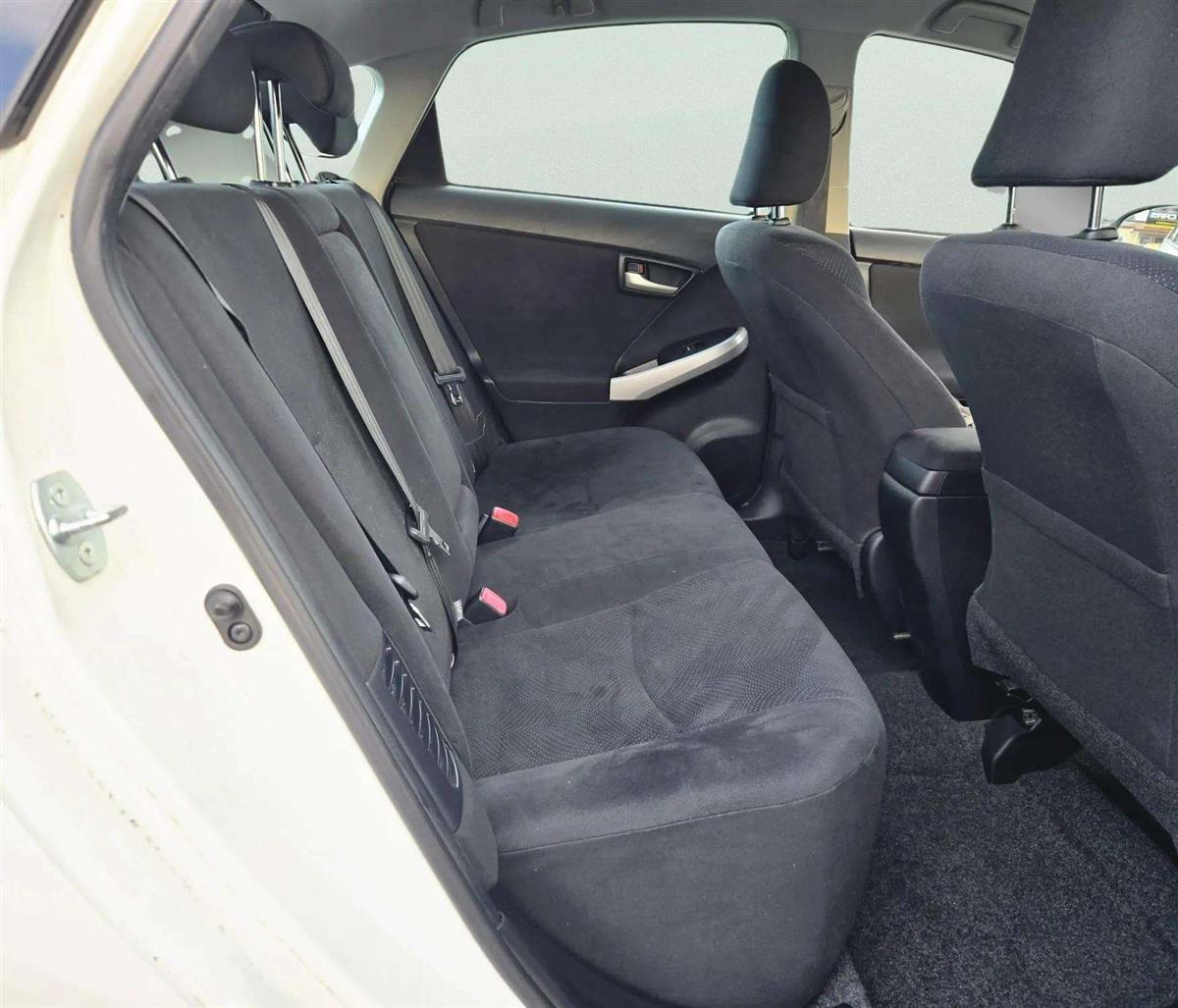 2014 Toyota Prius thumbnail