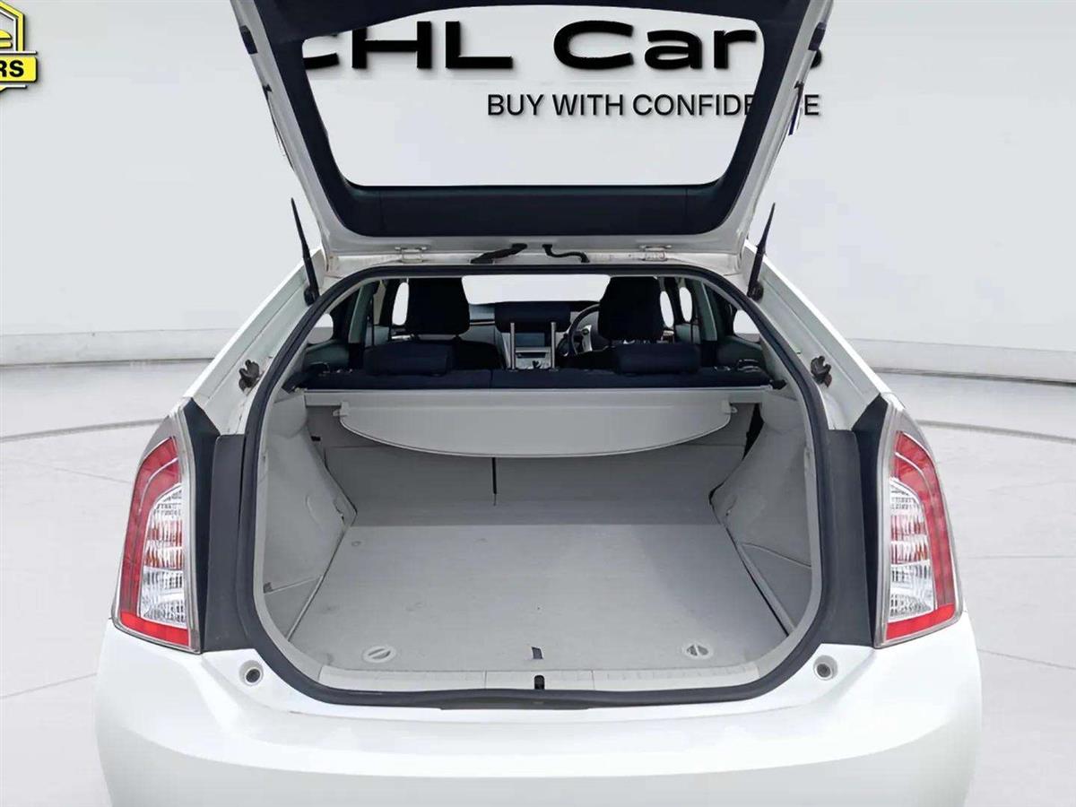 2014 Toyota Prius thumbnail