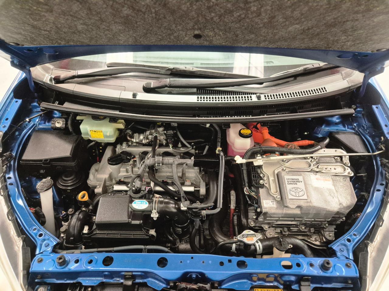 2014 Toyota Aqua thumbnail