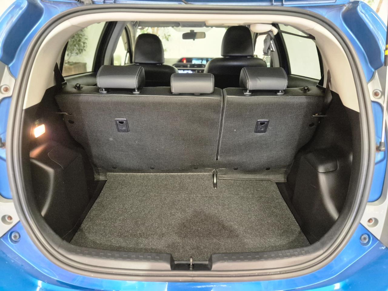 2014 Toyota Aqua thumbnail