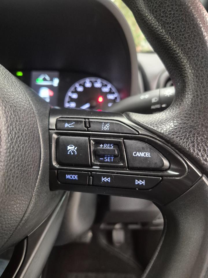 2022 Toyota Yaris thumbnail