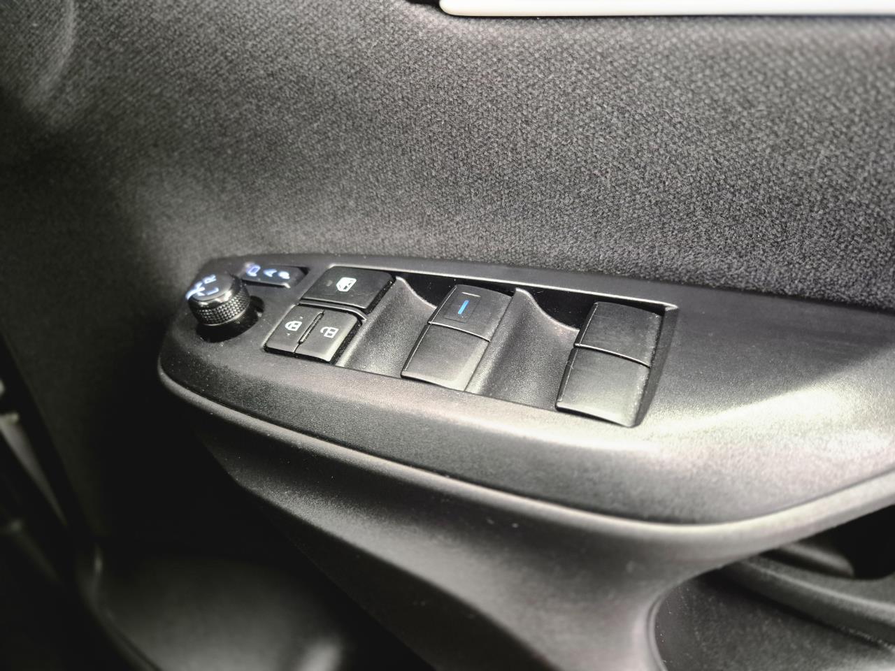 2022 Toyota Yaris thumbnail