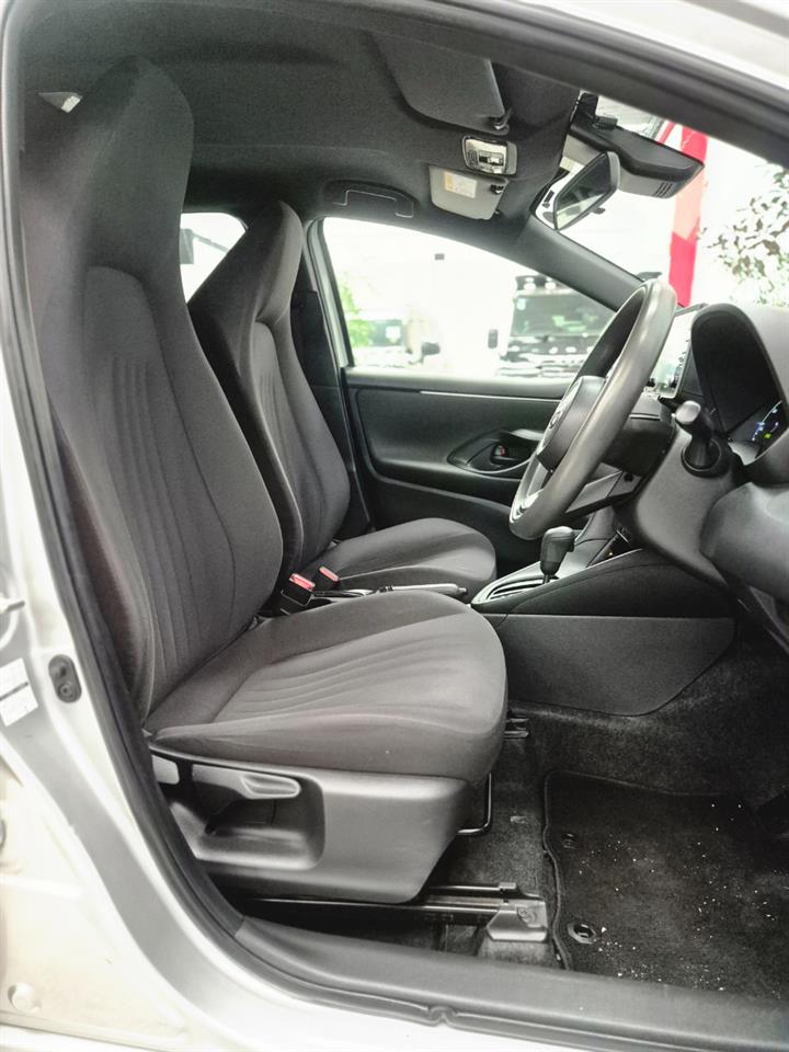 2022 Toyota Yaris thumbnail