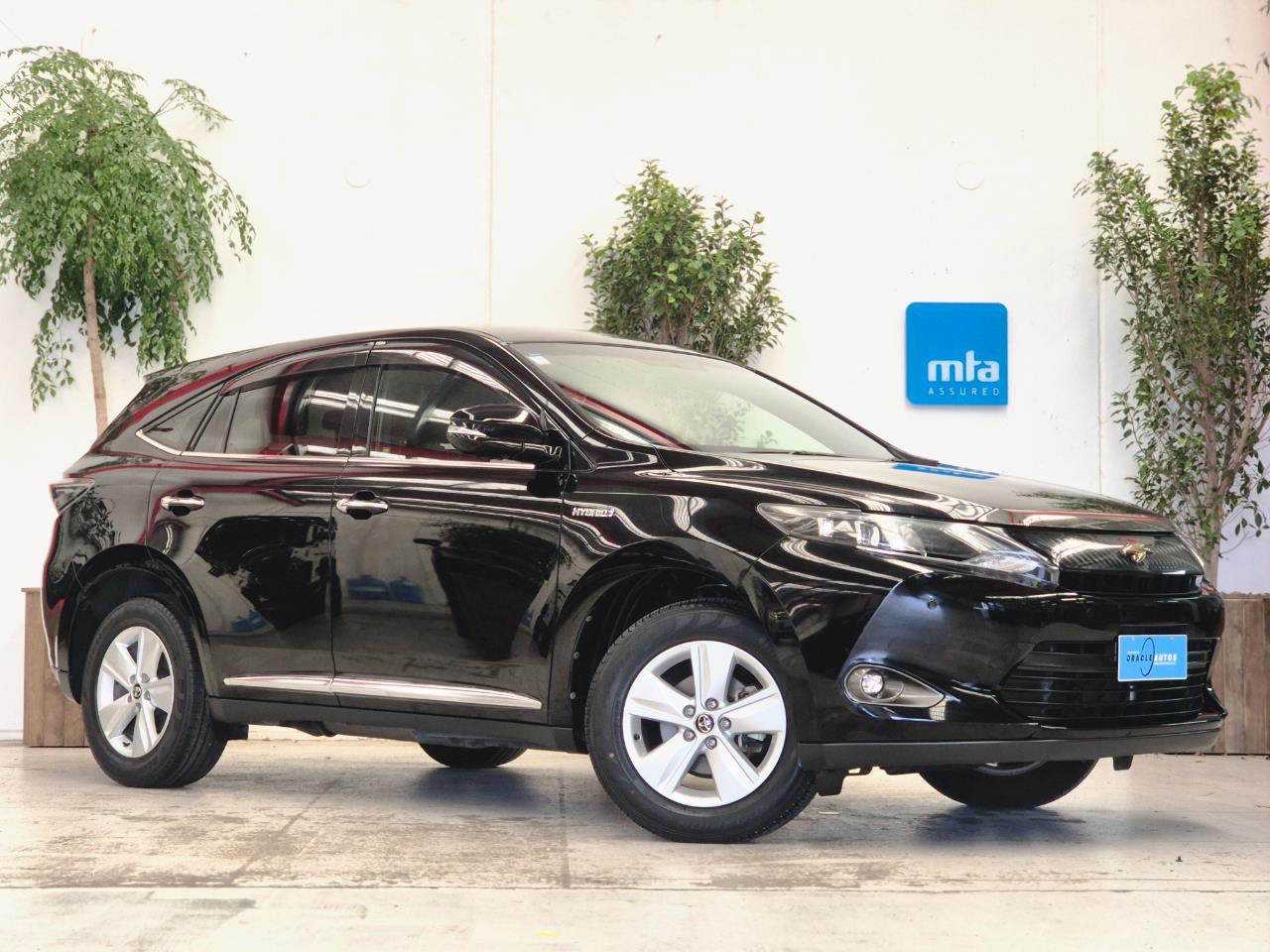 2014 Toyota HARRIER thumbnail