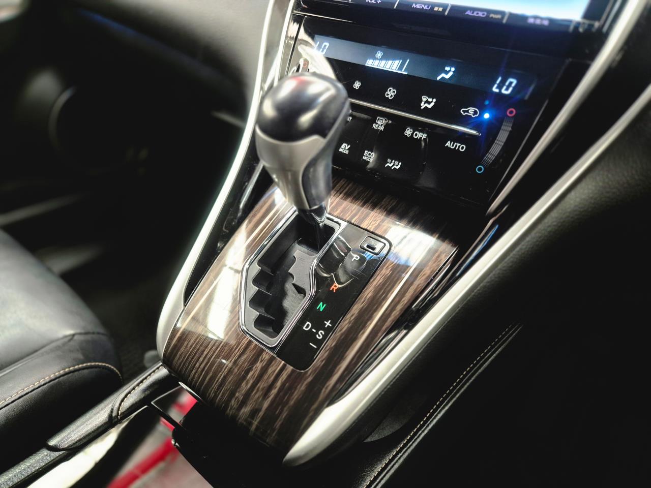 2014 Toyota HARRIER thumbnail