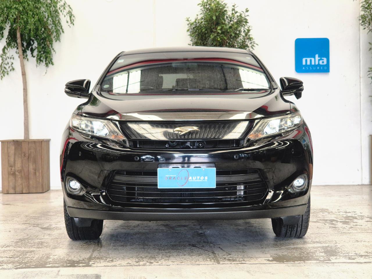 2014 Toyota HARRIER thumbnail