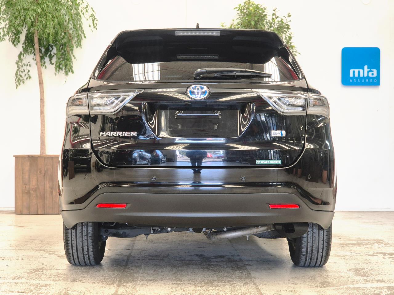 2014 Toyota HARRIER thumbnail