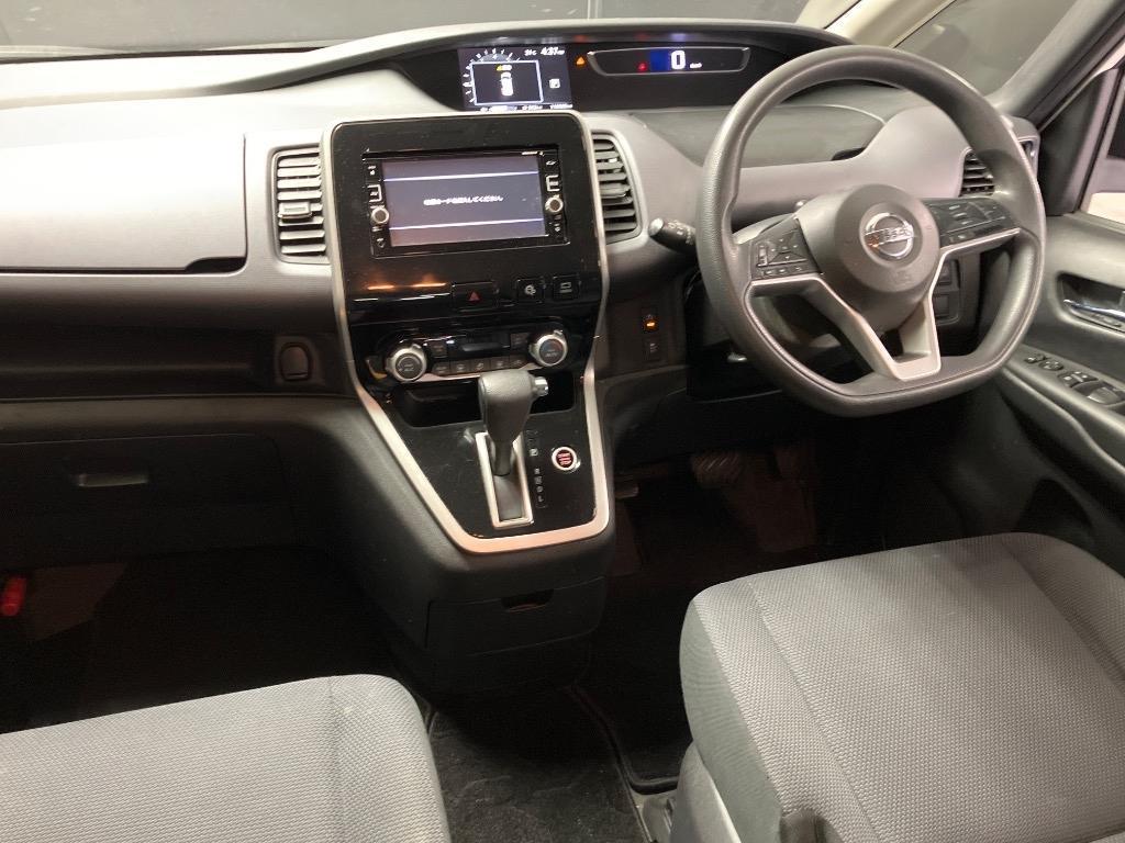 2017 Nissan Serena thumbnail