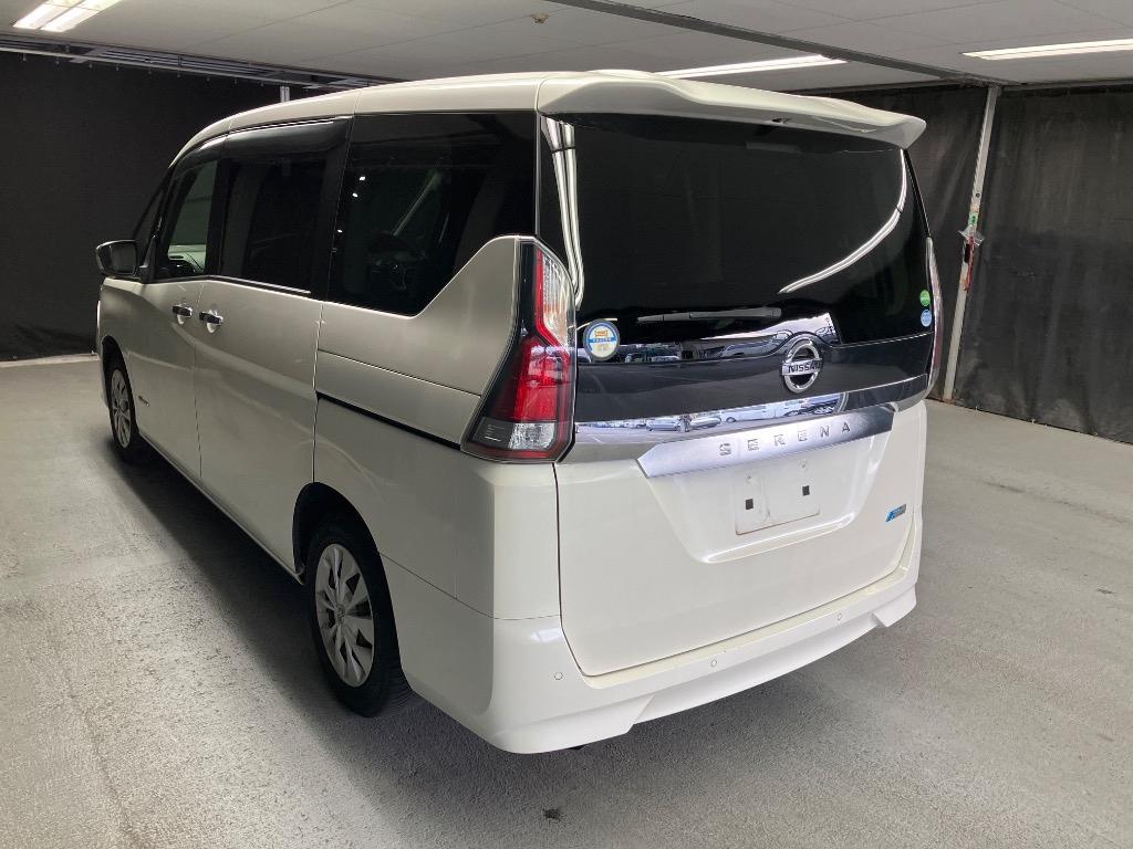 2017 Nissan Serena thumbnail