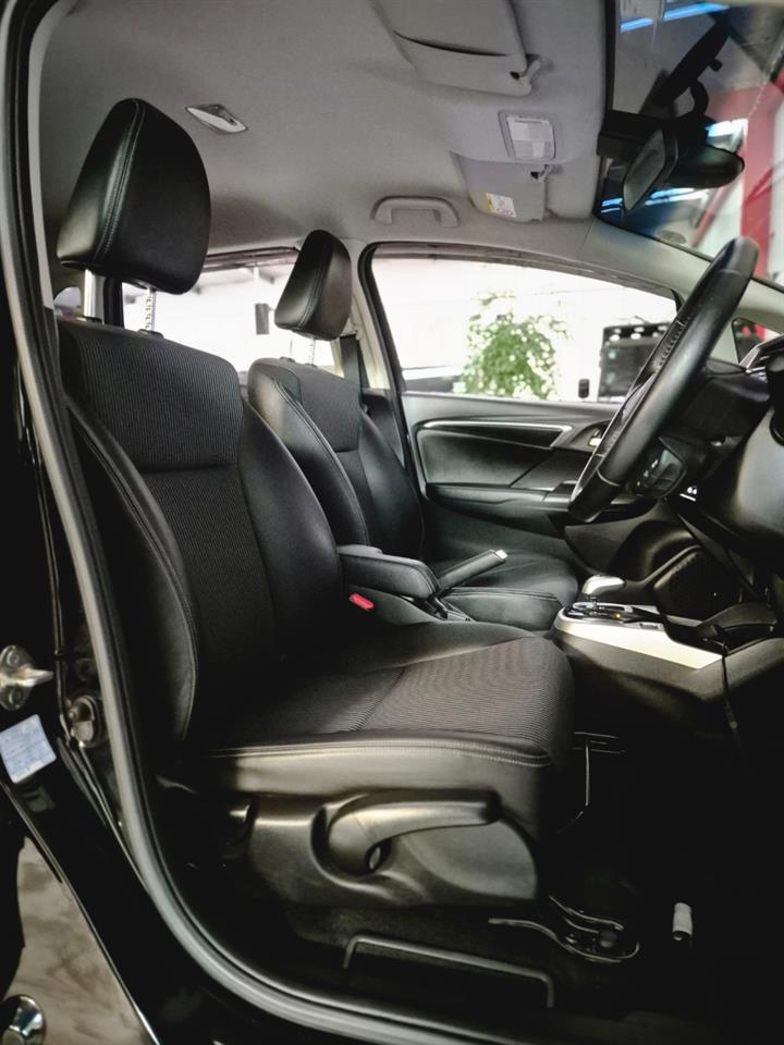 2017 Honda FIT thumbnail