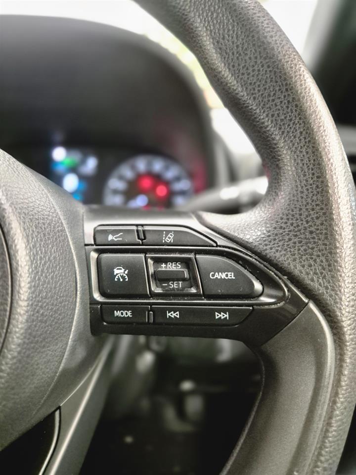 2021 Toyota Yaris thumbnail