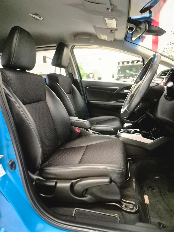 2015 Honda FIT thumbnail