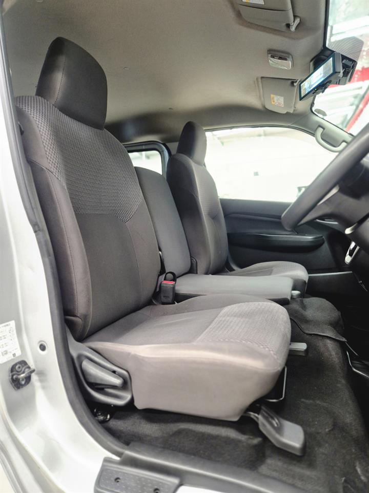 2022 Nissan CARAVAN thumbnail