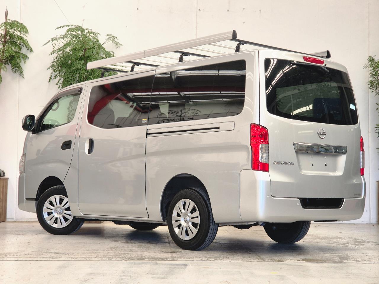 2022 Nissan CARAVAN thumbnail