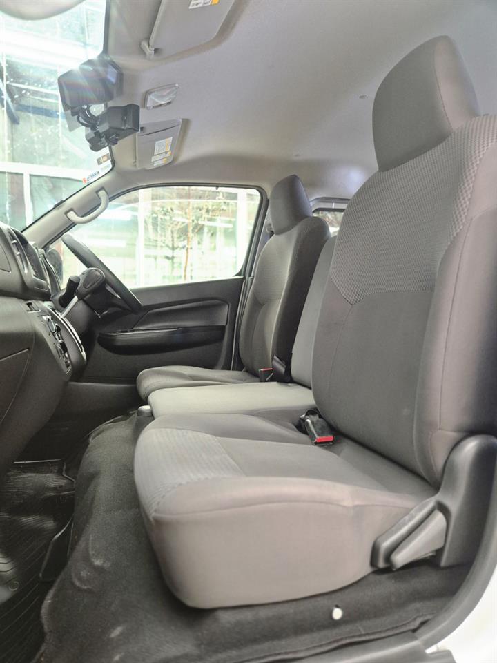2022 Nissan CARAVAN thumbnail