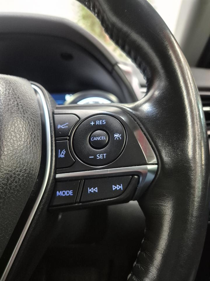2019 Toyota Camry thumbnail