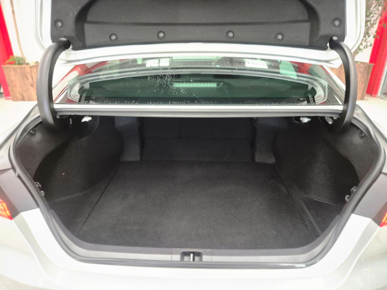 2019 Toyota Camry thumbnail