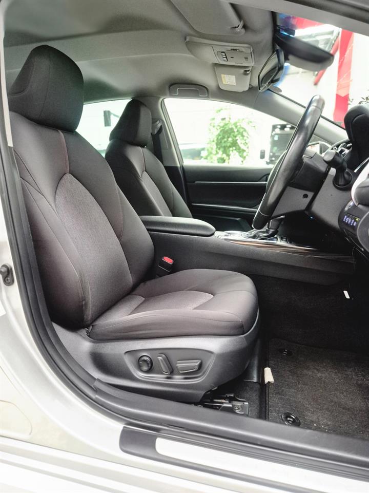 2019 Toyota Camry thumbnail