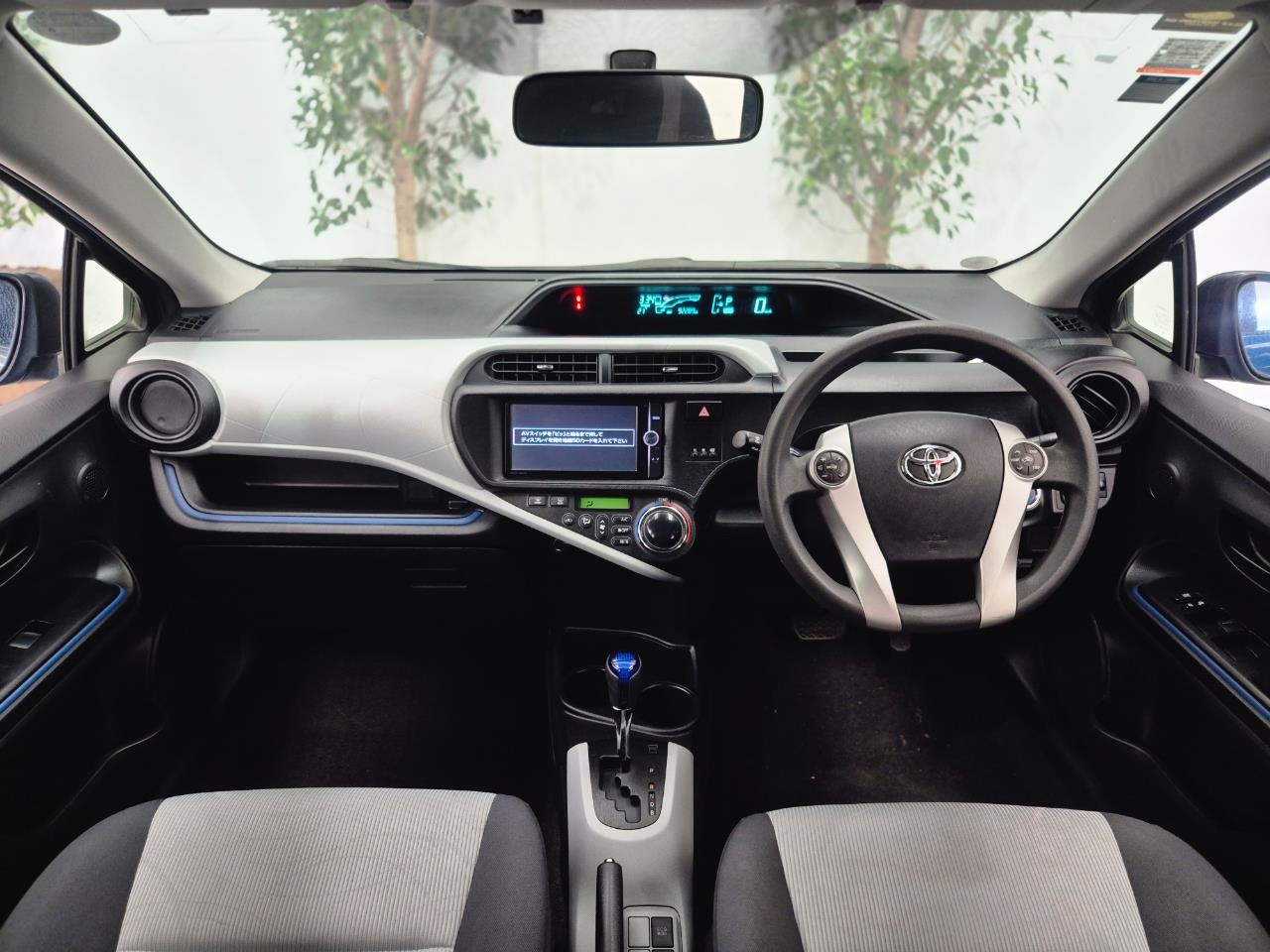 2013 Toyota Aqua thumbnail