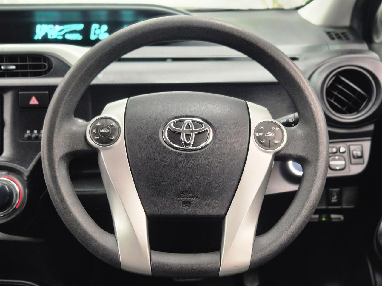 2013 Toyota Aqua thumbnail