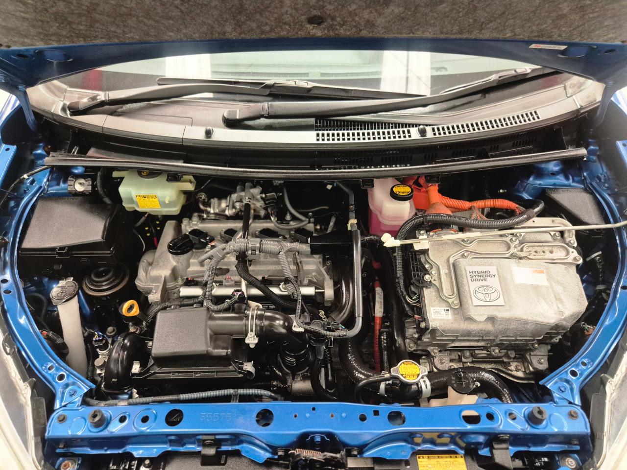 2013 Toyota Aqua thumbnail