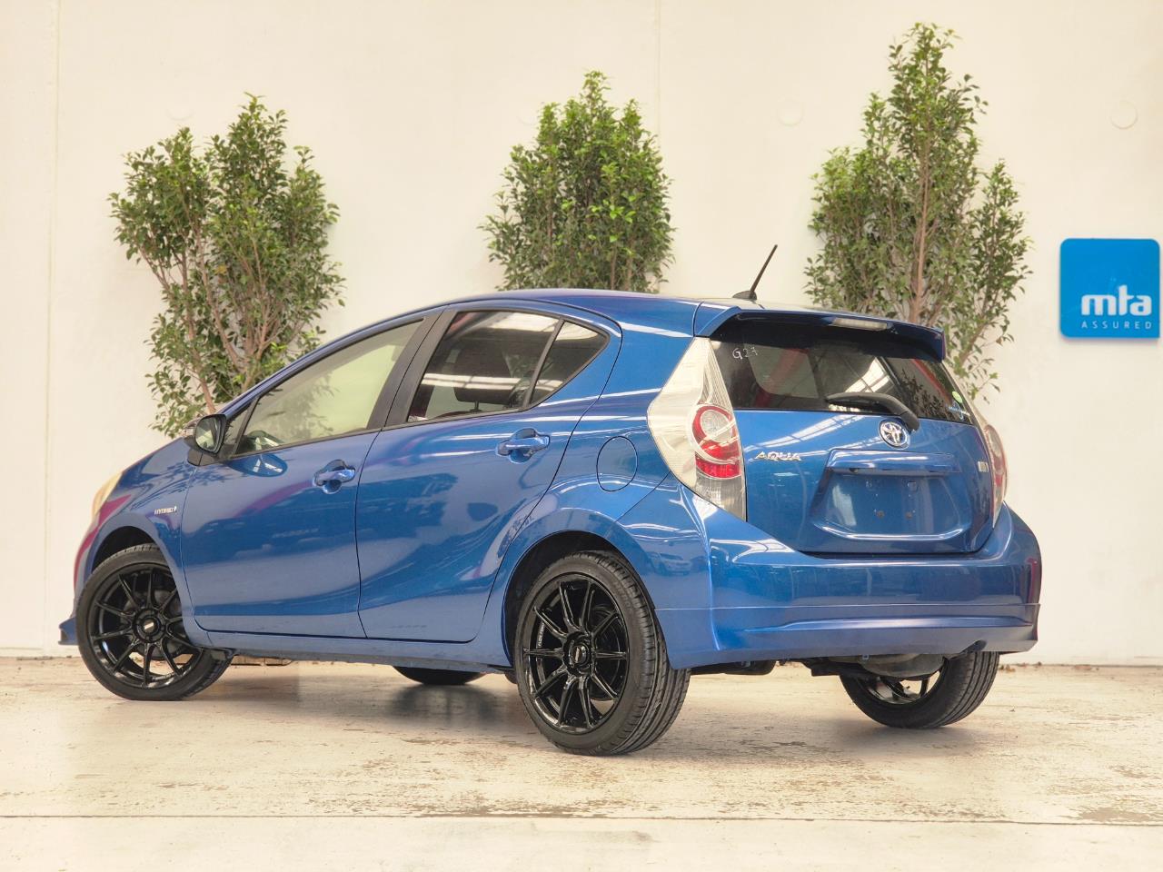 2013 Toyota Aqua thumbnail