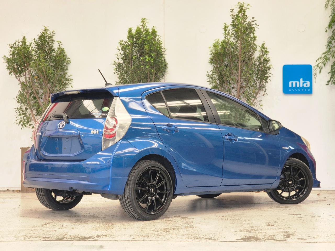2013 Toyota Aqua thumbnail