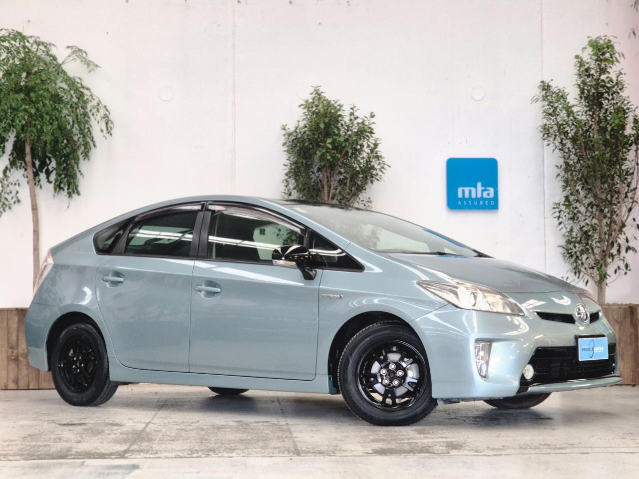 2015 Toyota Prius thumbnail