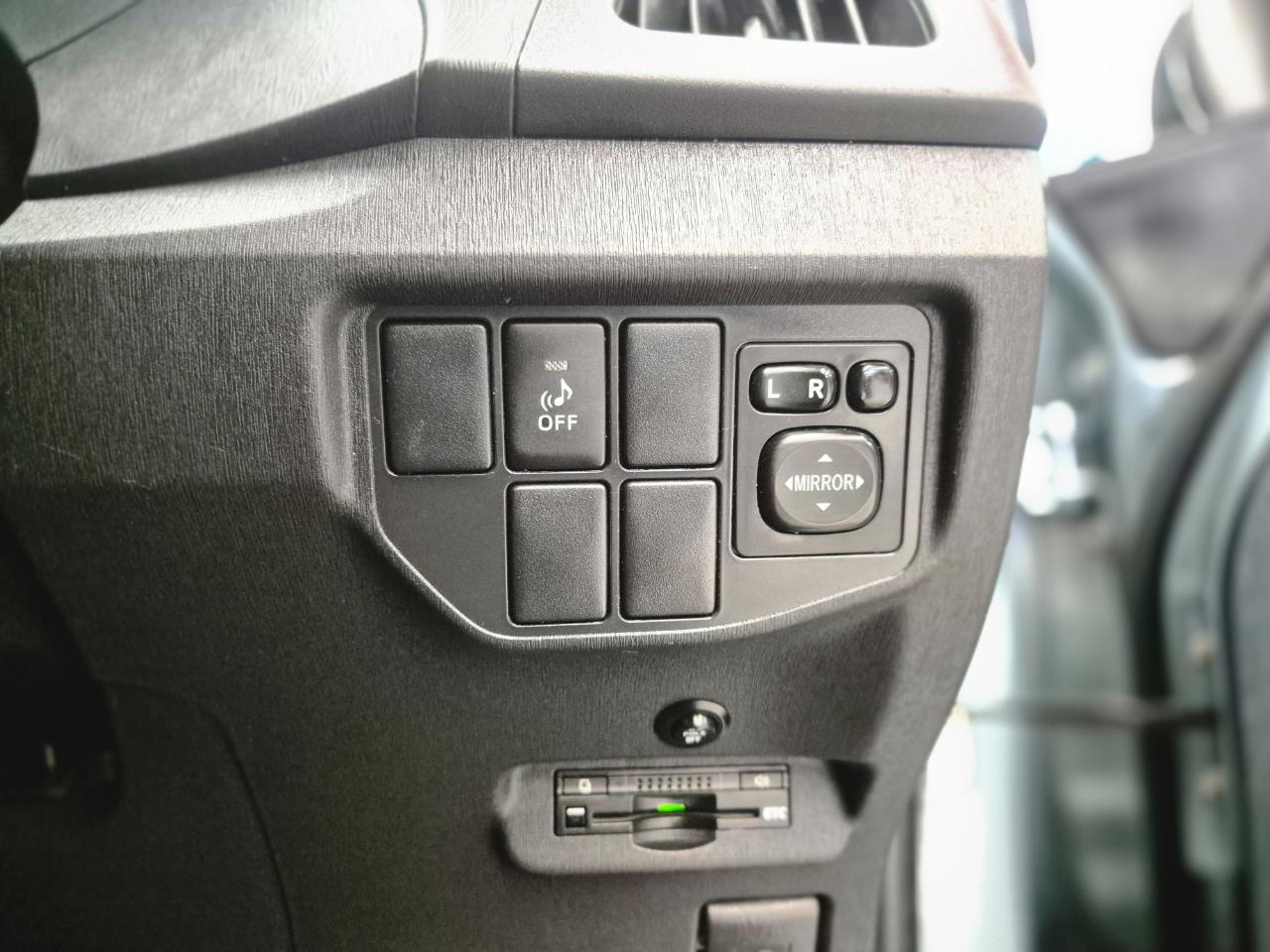 2015 Toyota Prius thumbnail