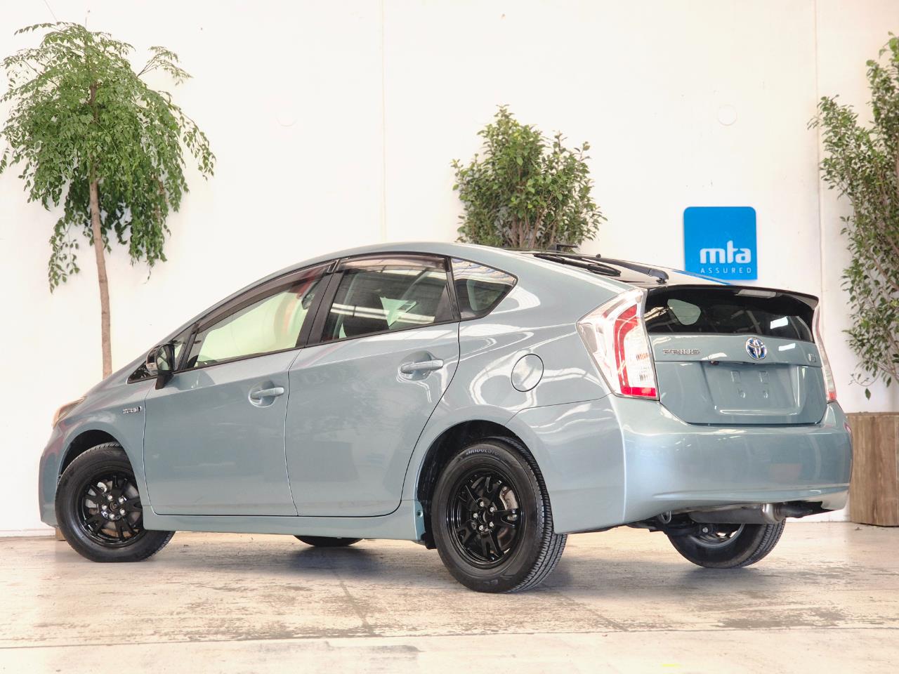 2015 Toyota Prius thumbnail