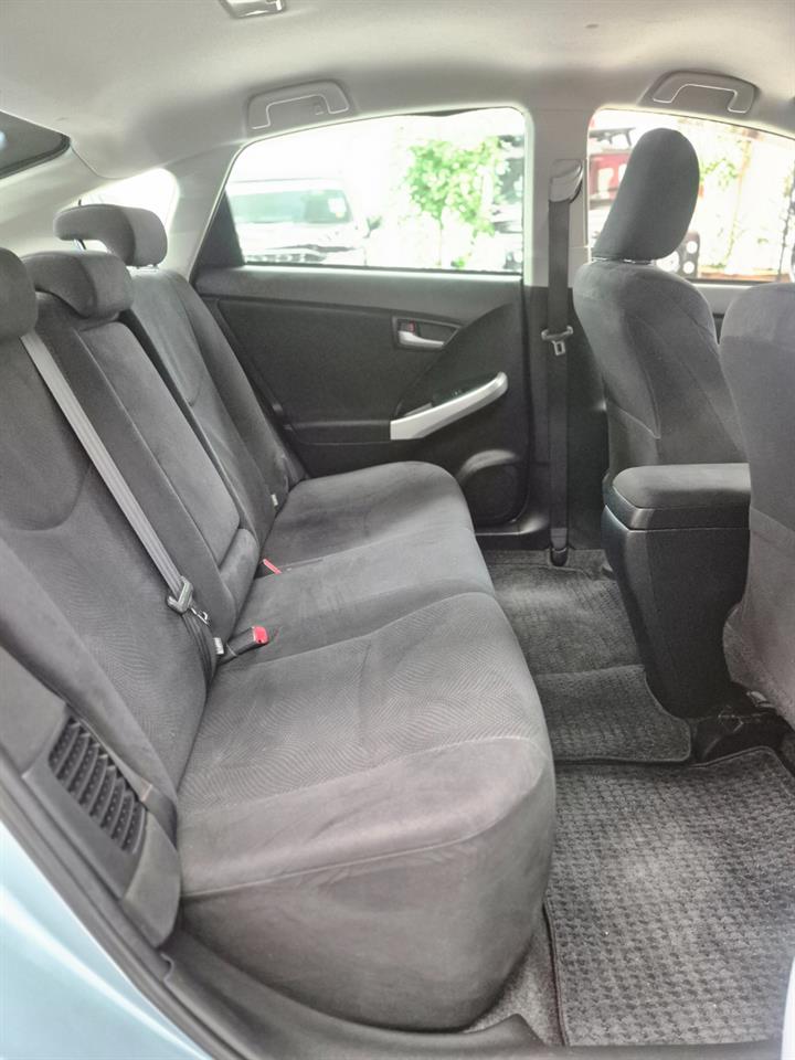 2015 Toyota Prius thumbnail